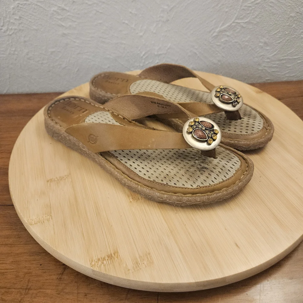 Born Basics Womens Slip On‎ Flip Flops Brown Leather Rhinestones Comfort Size 6